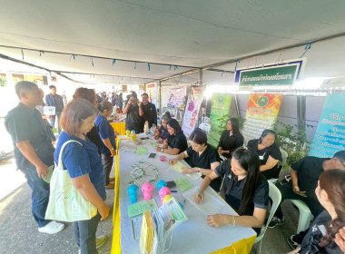 โครงการคลินิกเกษตรเคลื่อนที่ในพระราชานุเคราะห์สมเด็จพระบรมโอรสาธิราชฯ สยามมกุฎราชกุมาร ไตรมาสที่ 1 ในการนี้นายศิวกร ศรีภักดี สหกรณ์จังหวัดนครศรีธรรมราช นาวสาวสุมนา นาคแก้ว ผู้อำนวยการกลุ่มส่งเสริมสหกรณ์ 3 พร้อมด้วยบุคลากร ร่วมจัดนิทรรศการให้ความรู้ด้านกา ... พารามิเตอร์รูปภาพ 7